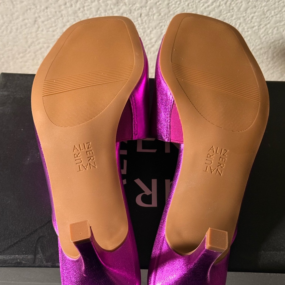 Naturalizer’s Stacy Mules - Picture 8 of 9